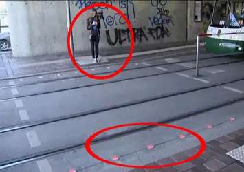 Trafik ışıkları yere indi
