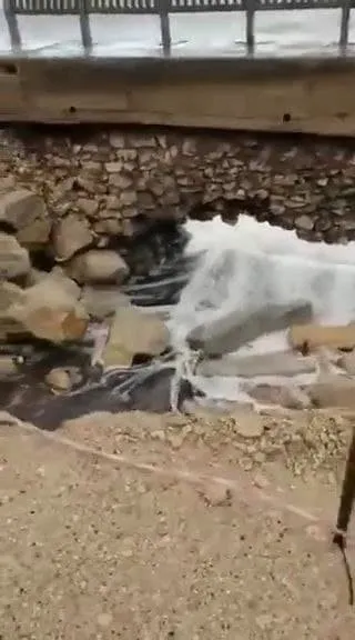 dev-dalgalar-kastamonuda-karadeniz-sahil-yolunun-yarisini-kopardi-1642577862229.jpg Dev dalgalar, Kastamonu’da Karadeniz Sahil Yolu’nun yarısını kopardı - 2