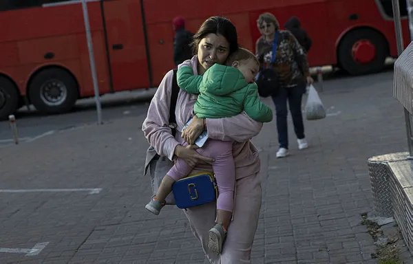 son-dakika-ukraynanin-baskenti-kievde-patlama-sesleri-bolgeden-dumanlar-yukseldi-1666075899105.jpg Son dakika: Ukrayna'nın başkenti Kiev'de patlama sesleri! Bölgeden dumanlar yükseldi - 1