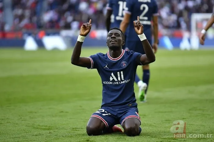 Müslüman futbolcu Idrissa Gana Gueye’den PSG’ye LGBT resti! LGBT renkli forma olay oldu