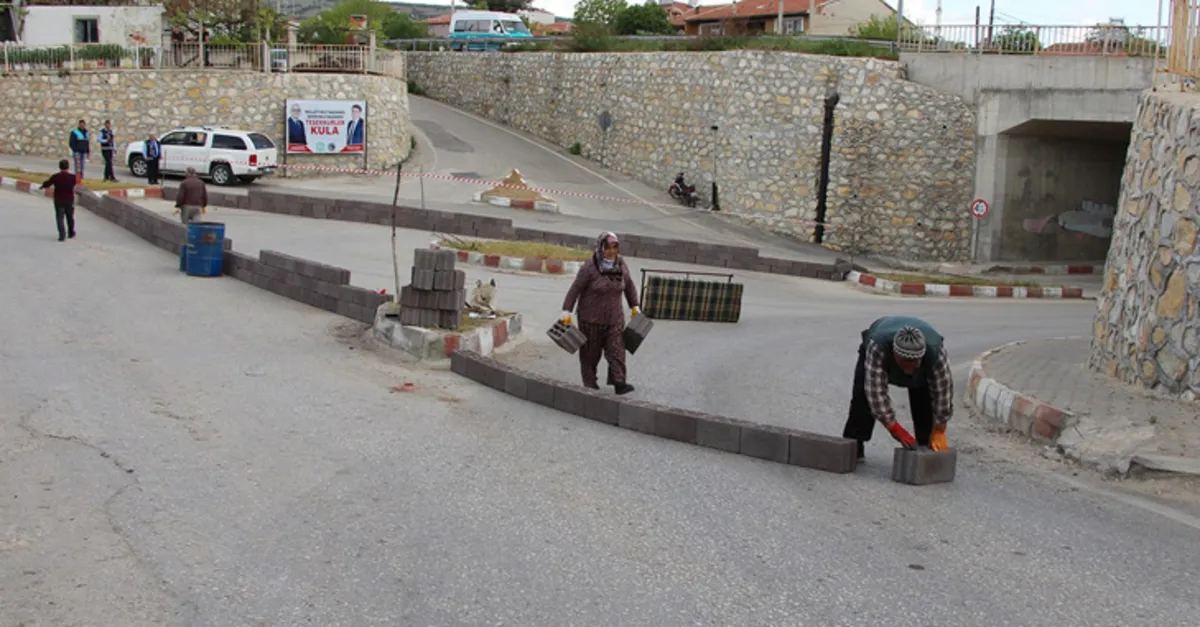 'Tapulu malım' dediği yolu trafiğe kapattı