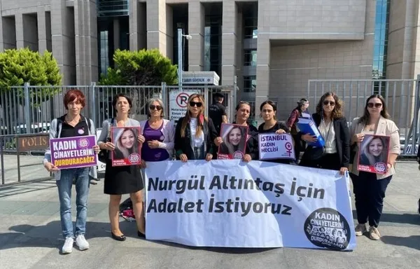 kagithanede-1666877859068.jpg Kağıthane'de sevgilisini 10 el ateş ederek öldürmüştü! Bekçinin cezası belli oldu - 2