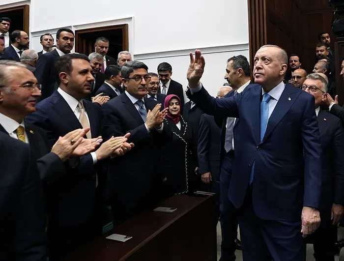 Gerekirse baldıran zehrini de içeriz