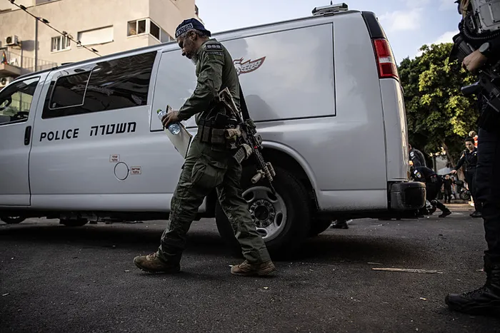 israilin-baskenti-tel-avive-iha-saldirisi-bir-kisi-oldu-4-yarali-yarali-var-1721369853312.jpg Saldırı sonrası Tel Aviv'den bir kare...