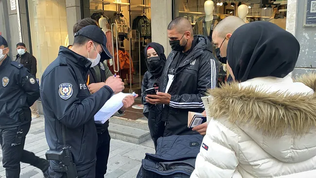 Taksim’de “sigara yasağı” denetimde ilginç bahane: İçmiyordum kokusunu alıyordum - 1
