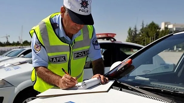 2024 Yılı yeni trafik cezaları ne kadar oldu? Ehliyetsiz araç kullanmak 12, drift yapmak 32 bin, alkollü araç kullanmak 6 bin TL’yi geçiyor.