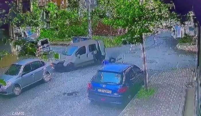1714982651204.jpeg Hafif ticari araç vurdu! Motosikletteki 2 kişi havaya uçtu | Yer: İstanbul - 1