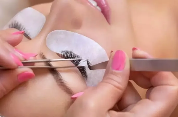 Güzelleşmek isterken gözünüzden olmayın! Kalıcı hasar bırakabilir...