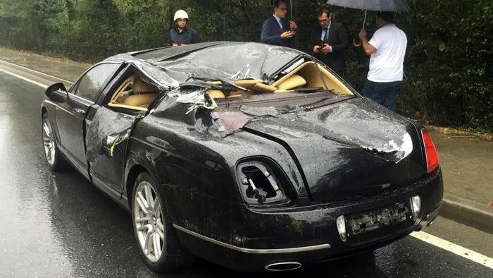 bentley gibi pahali bir araca sakin