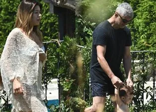 Bodrum’da tatilde olan Özcan Deniz ve Feyza Aktan birbirlerine girdiler