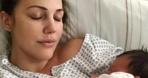 İkinci kez anne oldu! Bebeğinin ismi...