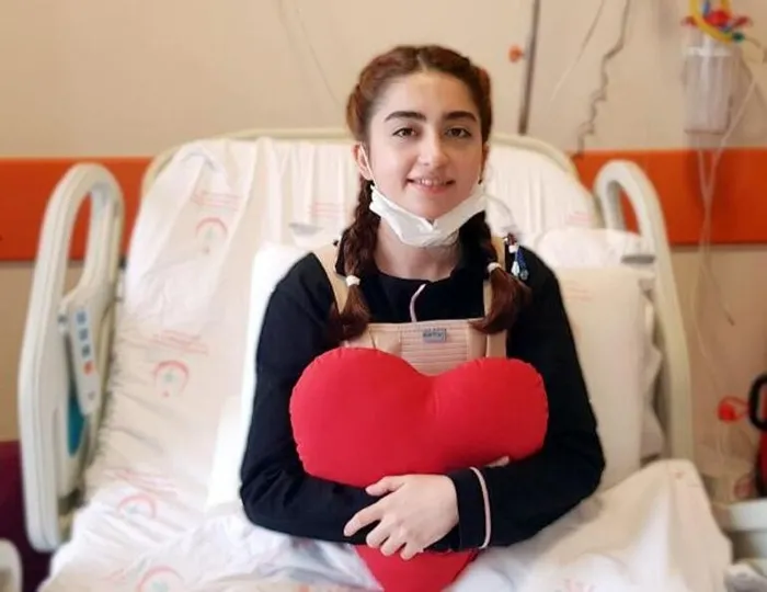 Genç hemşireyi mesleki şüphe kurtardı! Koronavirüs teşhisi kondu, tırnaklarından kalp hastası olduğunu anladı - 5