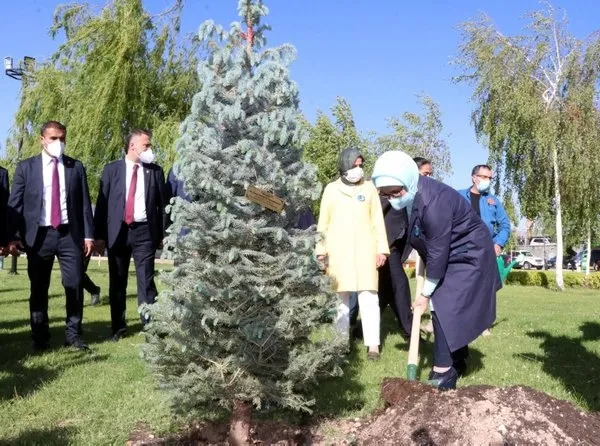 sabah-yazari-mahmut-ovur-kaleme-aldi-cevrenin-first-ladysi-1622964770835.jpg Sabah yazarı Mahmut Övür kaleme aldı: Çevrenin First Lady’si - 4