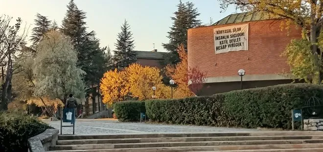 Türk gençleri ODTÜ’deki skandala geçit vermedi! İftara dolu paçavra indirildi yerine Türk bayrağı asıldı