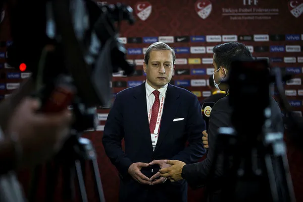 Derbi mağlubiyetinin ardından Galatasaray’dan flaş hamle! Galatasaray Başkanı Burak Elmas açıkladı