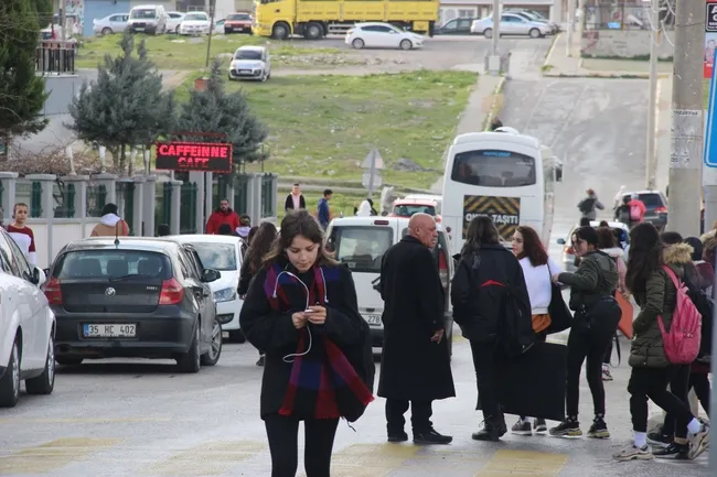 İzmir’de kaçak öğrenci servisi! Balık istifi şeklinde bindirip taşıdı