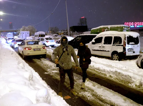CHP’li İBB Başkanı Ekrem İmamoğlu’ndan isyan ettiren kar çağrısı!
