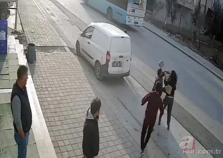 Antalya’da genç kadının gözü döndü! Kocasına kaldırım taşı ve sandalye fırlattığı anlar kamerada