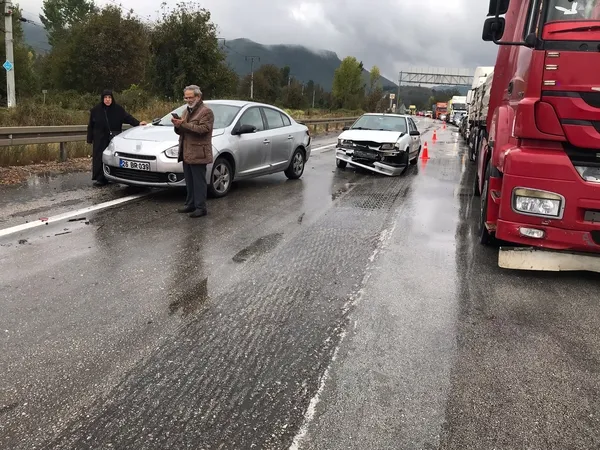 bilecikte-ayni-mevkide-2-dakika-arayla-kaza-5-kisi-yaralandi-1665409440665.jpg Bilecik’te aynı mevkide 2 dakika arayla kaza! 5 kişi yaralandı - 2