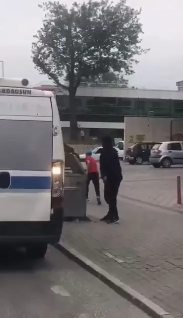 bursada-minibuse-palali-saldiri-dehset-anlari-kamerada-1632381657429.jpg Bursa’da minibüse palalı saldırı! Dehşet anları kamerada - 1