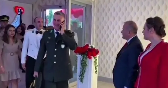 tokattaki-resepsiyonda-28-subat-zihniyeti-rutbeli-askerler-vali-hatipoglunun-elini-sikmadi-1664659524142.jpg Tokat'taki resepsiyonda 28 Şubat zihniyeti! Rütbeli askerler Vali Hatipoğlu'nun elini sıkmadı - 2