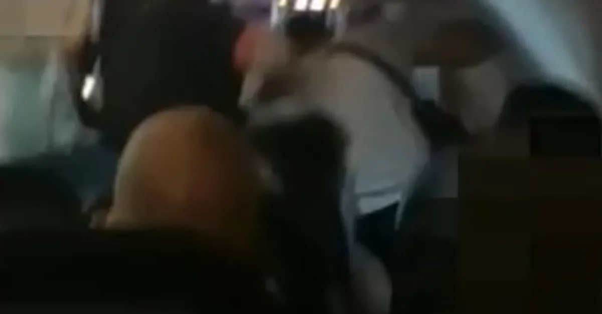 Son dakika: Londra Türkiye uçağında ırkçı saldırı! İngiliz adam siyahi kadını böyle yumrukladı