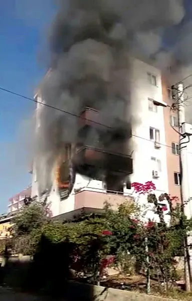 Mersin’de eşine sinirlenen kadın evi ateşe verdi - 2