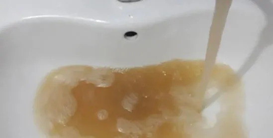 İstanbulluların çamurlu su isyanı! Ekrem İmamoğlu’na büyük tepki: Çocuklar banyo yapacak suyun haline bak