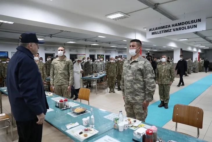 Başkan Erdoğan, Yüksekova'da Mehmetçik ile iftar yaptı