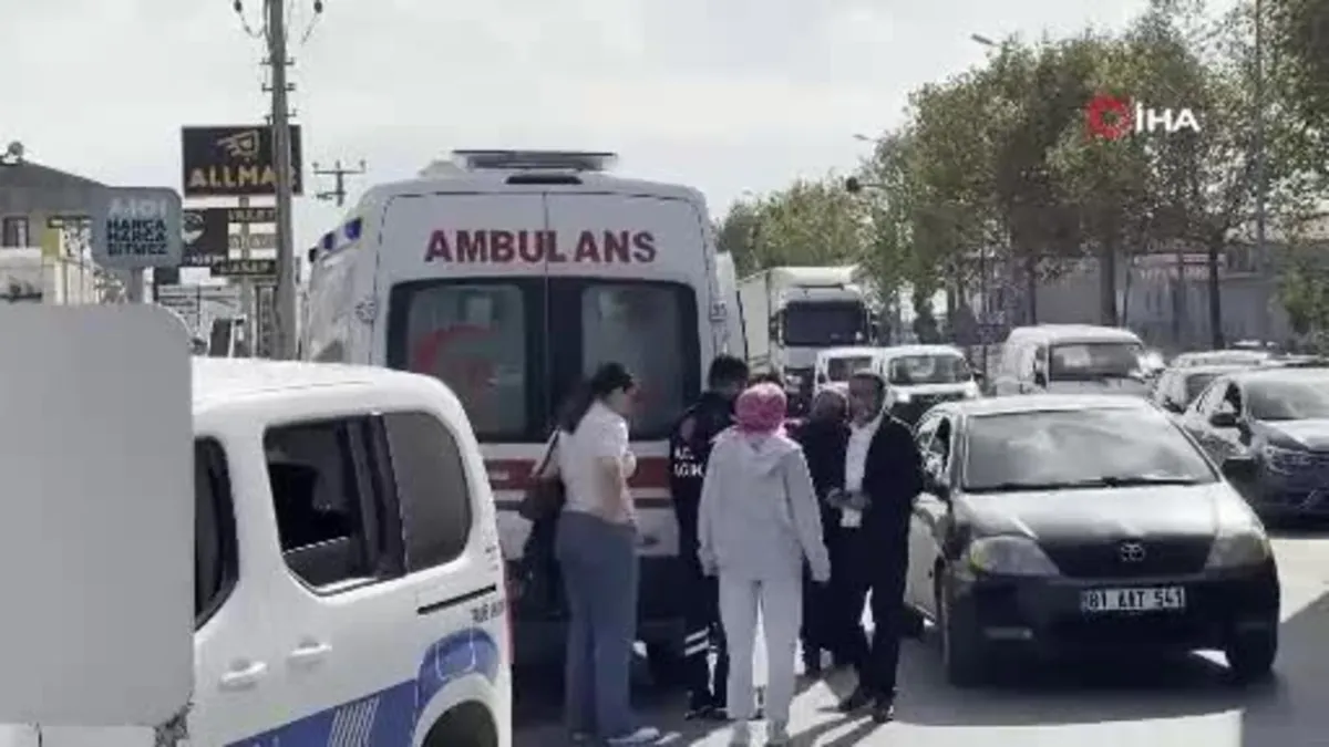 Düzce'de halk otobüsü ile otomobil çarpıştı: 2 yaralı
