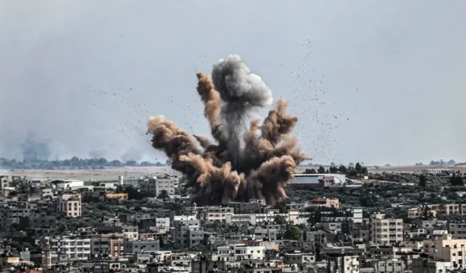 gazzedeki-katliamlarda-kan-donduran-detay-iz-birakmadan-yok-ediyor-1721336346754.jpg Gazze Sivil Savunma Birimine göre İsrail silahları ʺtuhaf yaralara ve şekil bozukluklarınaʺ neden oluyor.