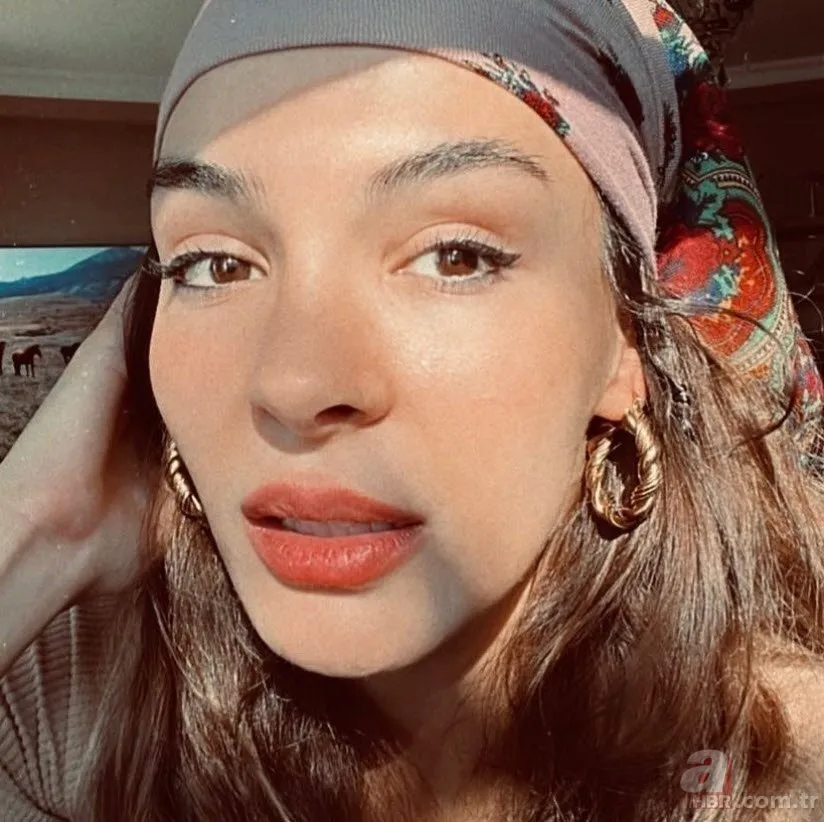 Bir Zamanlar Çukurova’nın Betül’ü İlayda Çevik güzelliğiyle hayran bıraktı! Fotoğrafına beğeni yağdı 8