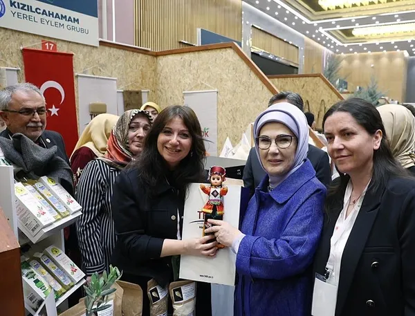 emine-erdogan-ekilmemis-tek-bir-karis-topragimiz-kalmasin-1709740059575.jpeg Emine Erdoğan 'Tarımda Kadın Emeği Zirvesi'nde konuştu: Ekilmemiş tek bir karış toprağımız kalmasın