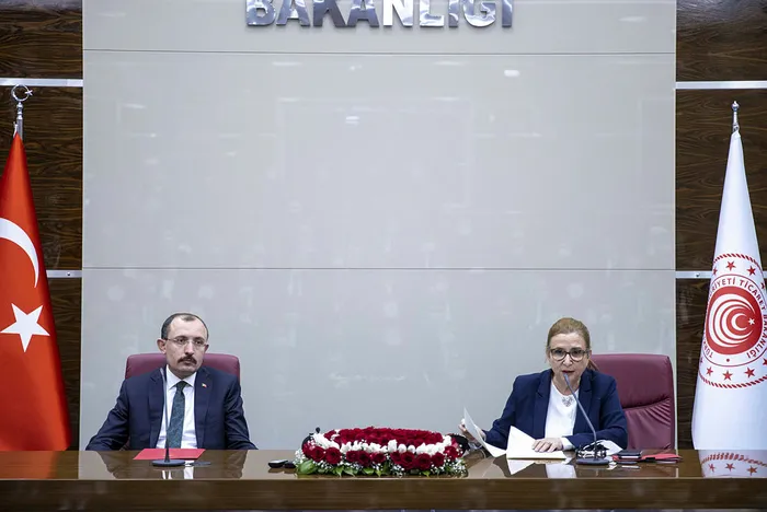 Ticaret Bakanı Mehmet Muş görevi Ruhsar Pekcan'dan devraldı - 2