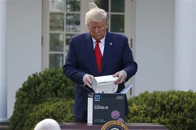 Trump corona virüse karşı yeni silahı tanıttı! Muhabirin sorusu sinirlendirdi: Sinsi ve rahatsız edici - 1