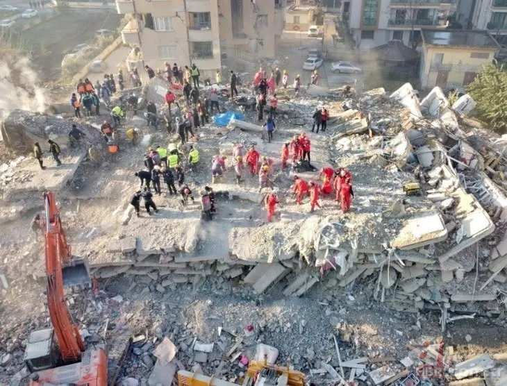 Asrın felaketinde Türkiye için tek yürek oldular: İşte dünyadan duygulandıran kareler