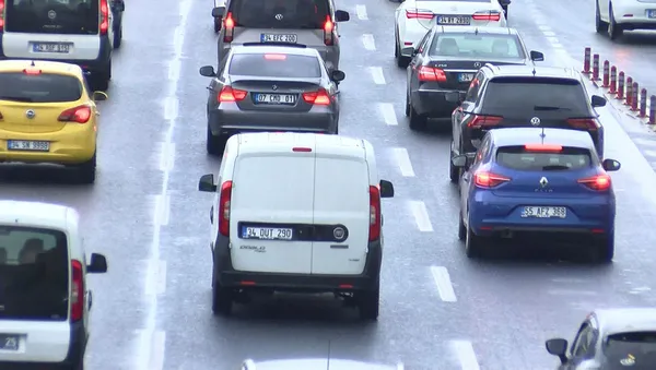 1632929524602.jpg İstanbul'da yağmurun etkisiyle trafik giderek artıyor! İstanbul trafiğinde yoğunluk yüzde kaç? A Haber ekranlarında İstanbul trafiğinde son durum - 4
