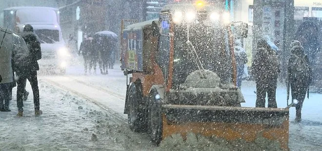 Son dakika: İstiklal Caddesi’nde kar yoğunluğu