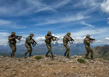 Son dakika: Hakkari'de 4 terörist öldürüldü