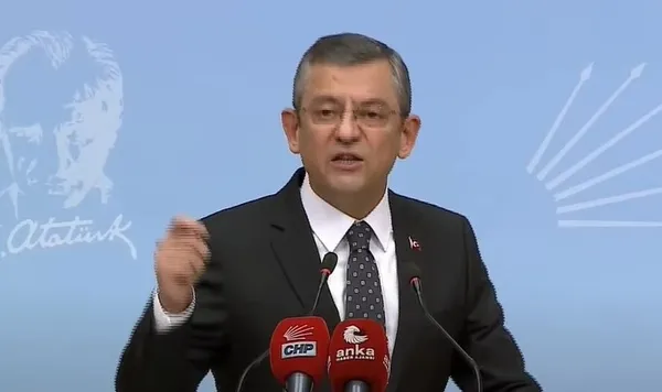 CHP’de ikinci bildiri skandalı yolda! Özgür Özel’den yeniden imzalamayacağız iması! DEM Parti’nin ortakları Kandil’e selam çakma peşinde...