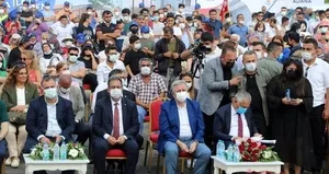 CHP’den şaşkına çeviren tören: 10 başkan 1 kreş!