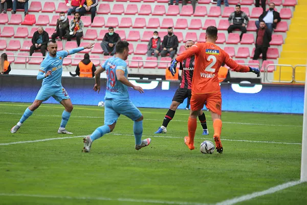 Kayserispor - Fatih Karagümrük: 2-1 Kayserispor 4 hafta sonra kazandı