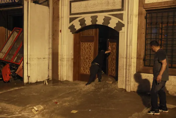 Son dakika | İstanbul'da sel felaketinden etkilenenler için nakit para yardımı yapılacak - 1