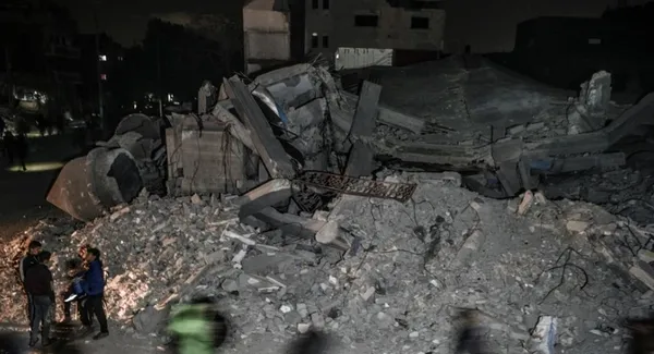 katil-israil-bombardimani-altinda-ilk-teravih-namazi-1710104537295.jpeg İnsanlığın utanç tablosu! Katil İsrail'in bombardımanı altında ilk teravih... - 2