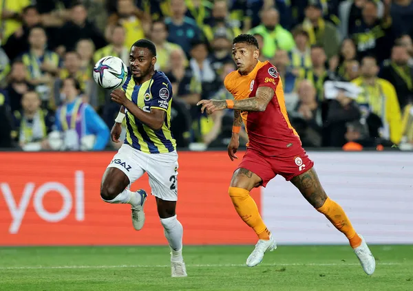 Fenerbahçe-Galatasaray derbisi öncesi son gelişmeler! Kadıköy’de zirve mücadelesi