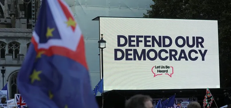 İngiltere'de kaos! Avam Kamarası anlaşmasız Brexit'i önleyecek tasarıyı onayladı