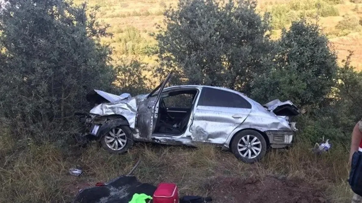 Erzurum'da otomobil 50 metrelik uçuruma yuvarlandı: 1 yaralı