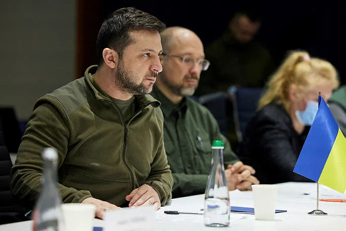 kievde-tarihi-anlar-zelenskiy-polonya-slovenya-ve-cekya-basbakanlari-ile-kievde-gorustu-1647381987757.jpg Kiev'de tarihi anlar: Zelenskiy Polonya, Slovenya ve Çekya Başbakanları ile Kiev’de görüştü - 1