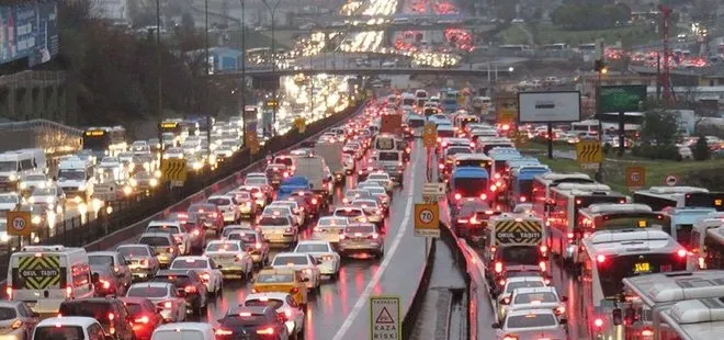 İstanbul’da hafta trafikle başladı! Yüzde 51’i geçti