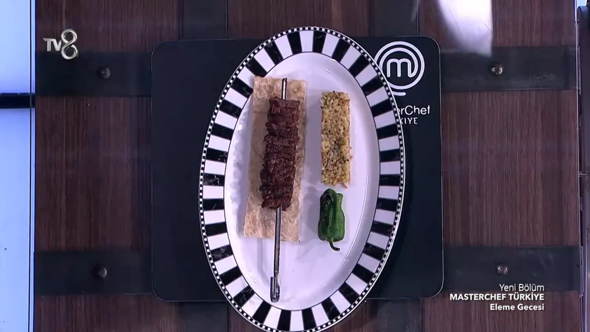 MasterChef’te ikinci etapta dana şaşırma tabağı için mücadele edildi. (TV8)